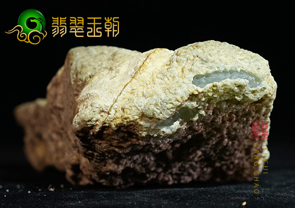 木那场口黄岩沙皮_木那翡翠场口出产的黄岩沙皮壳缅甸翡翠原石皮壳特点表现